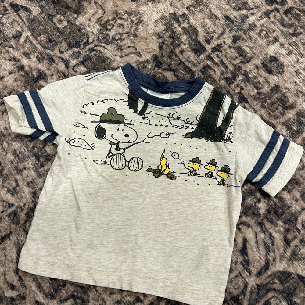 Hanna Andersson x Peanuts Gray Tee with Snoopy and Friends